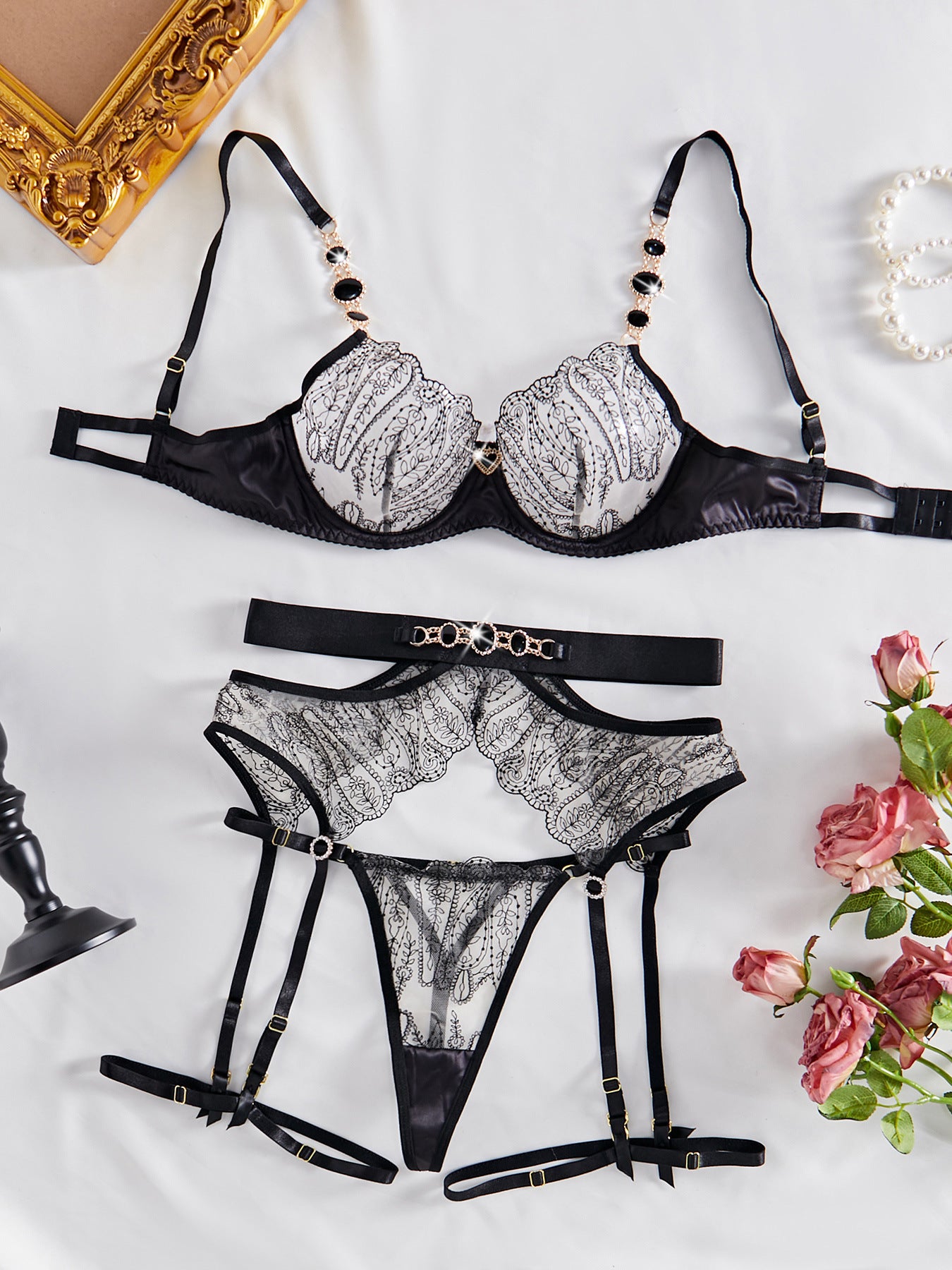 Glamorous 4-Piece Lingerie Set Gemstone Embellished Metal Chain Sheer Heart-shaped Underwear